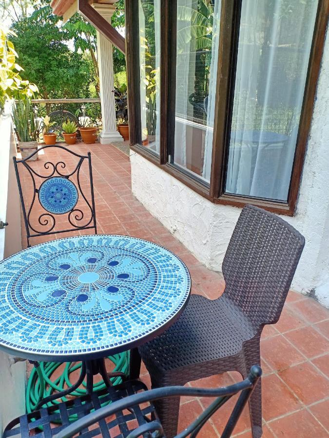 El Castillo Bed And Breakfast Angono Exteriér fotografie
