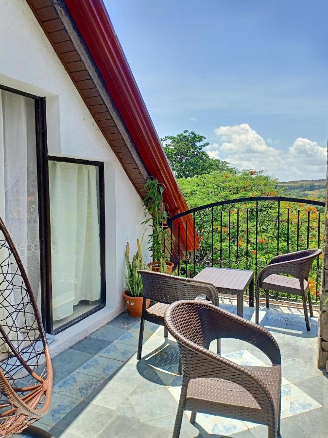 El Castillo Bed And Breakfast Angono Exteriér fotografie