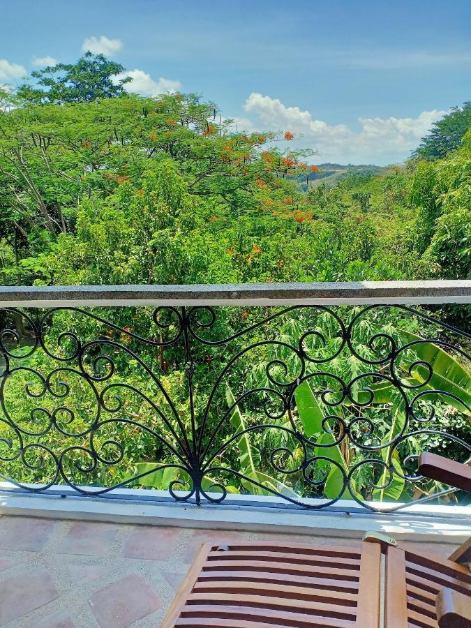 El Castillo Bed And Breakfast Angono Exteriér fotografie