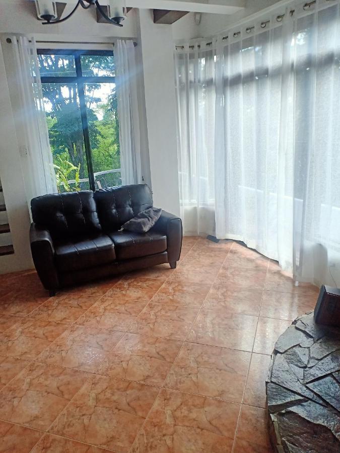 El Castillo Bed And Breakfast Angono Exteriér fotografie