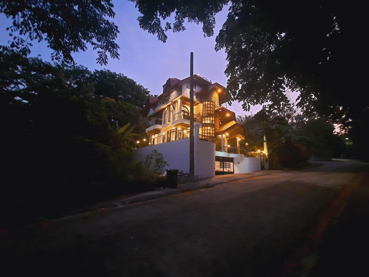 El Castillo Bed And Breakfast Angono Exteriér fotografie