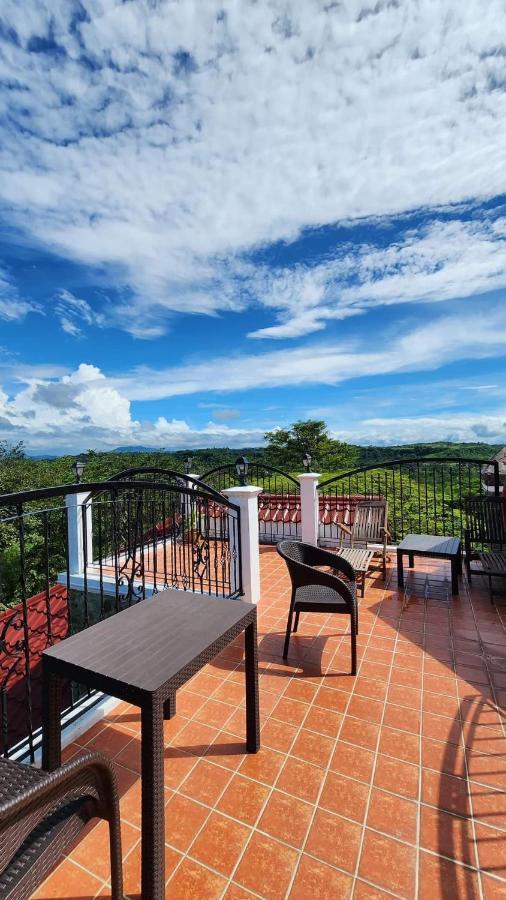 El Castillo Bed And Breakfast Angono Exteriér fotografie