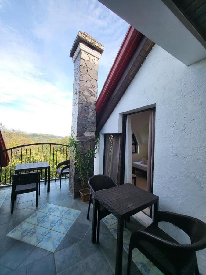 El Castillo Bed And Breakfast Angono Exteriér fotografie
