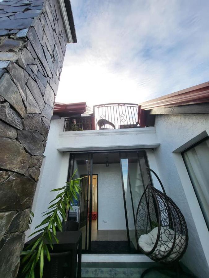 El Castillo Bed And Breakfast Angono Exteriér fotografie