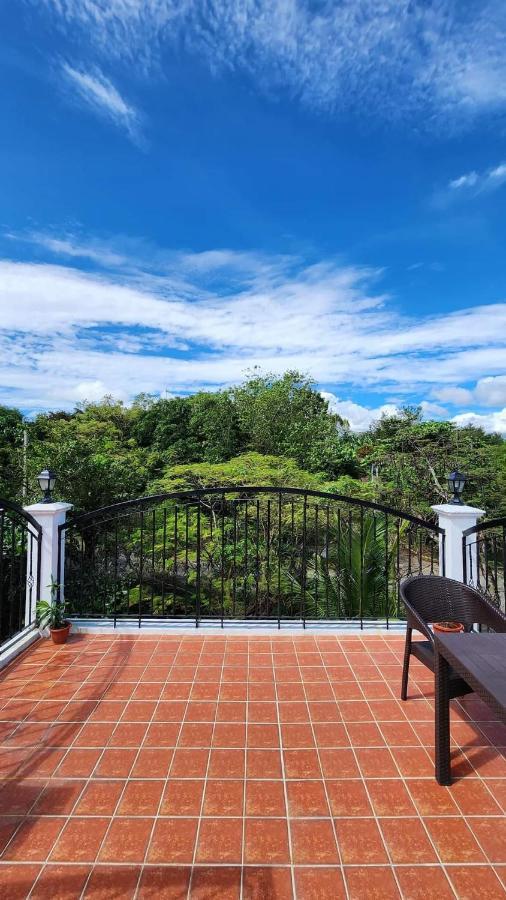 El Castillo Bed And Breakfast Angono Exteriér fotografie